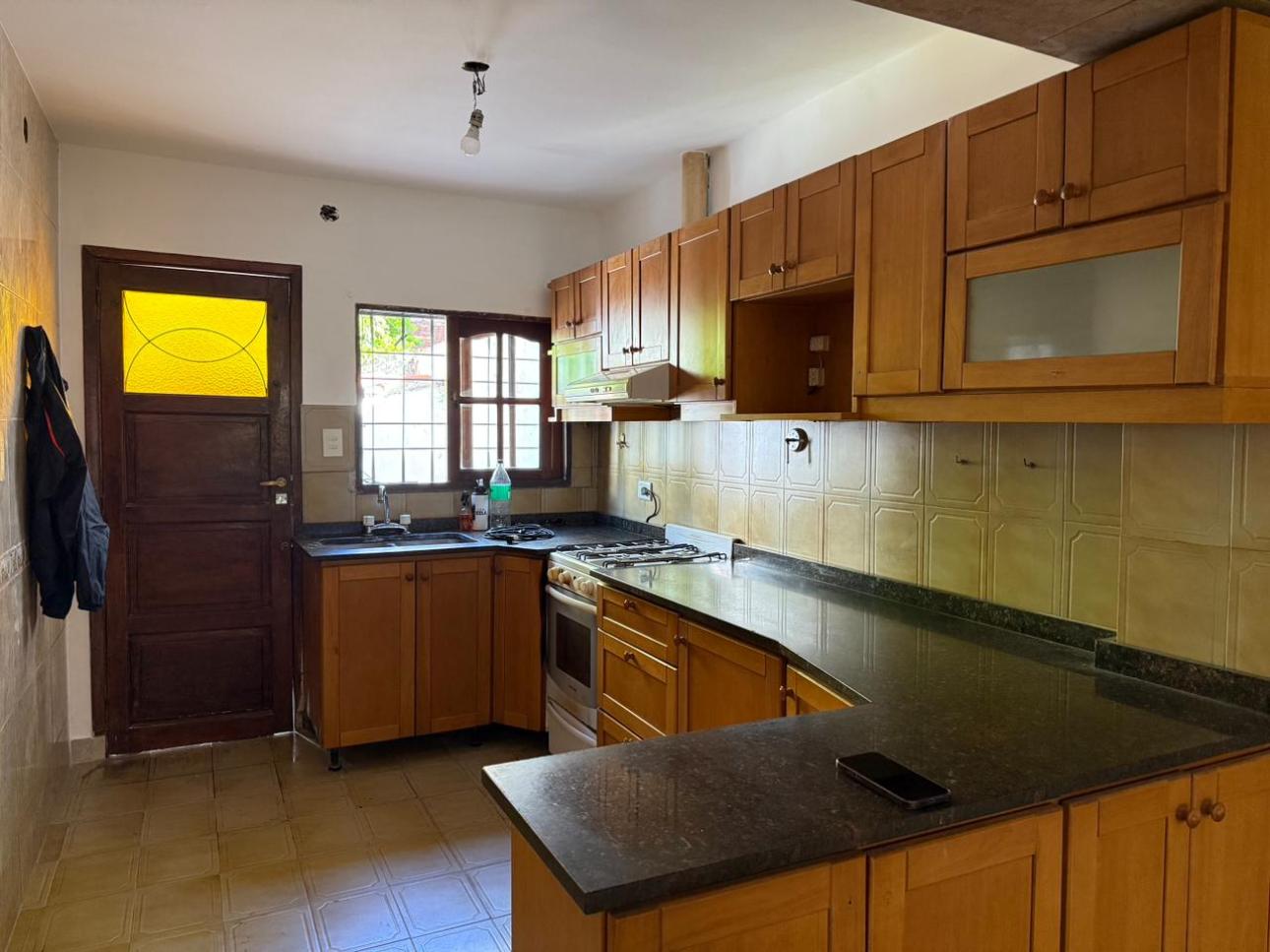 HERMOSA CASA  4 AMBIENTES CON COCHERA