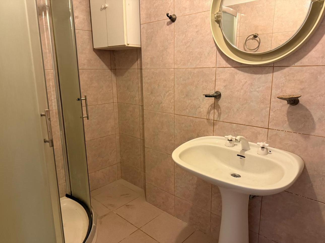 HERMOSA CASA  4 AMBIENTES CON COCHERA