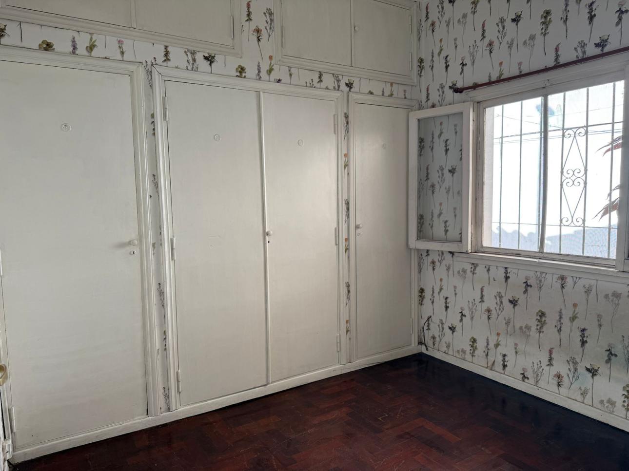 HERMOSA CASA  4 AMBIENTES CON COCHERA
