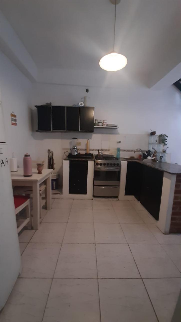 HERMOSA CASA  4 AMBIENTES CON COCHERA