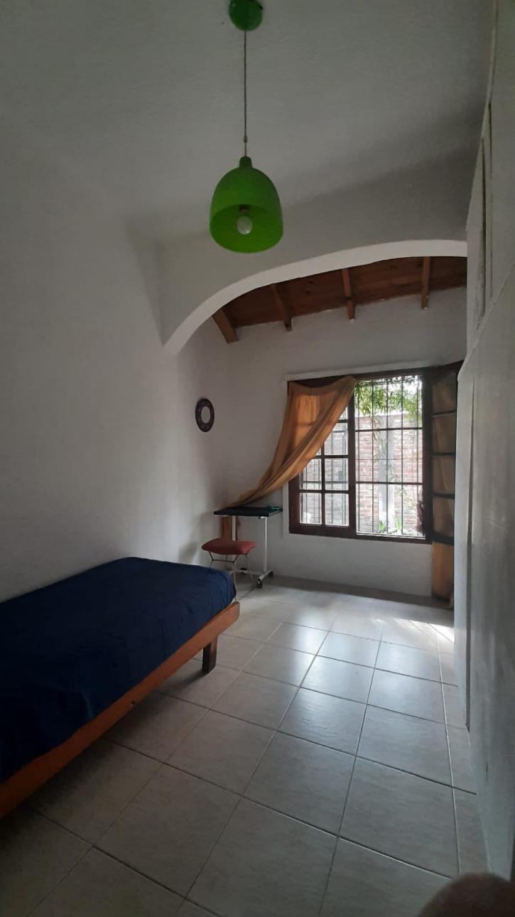 HERMOSA CASA  4 AMBIENTES CON COCHERA