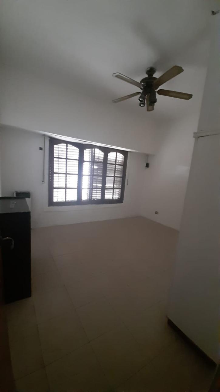 HERMOSA CASA  4 AMBIENTES CON COCHERA