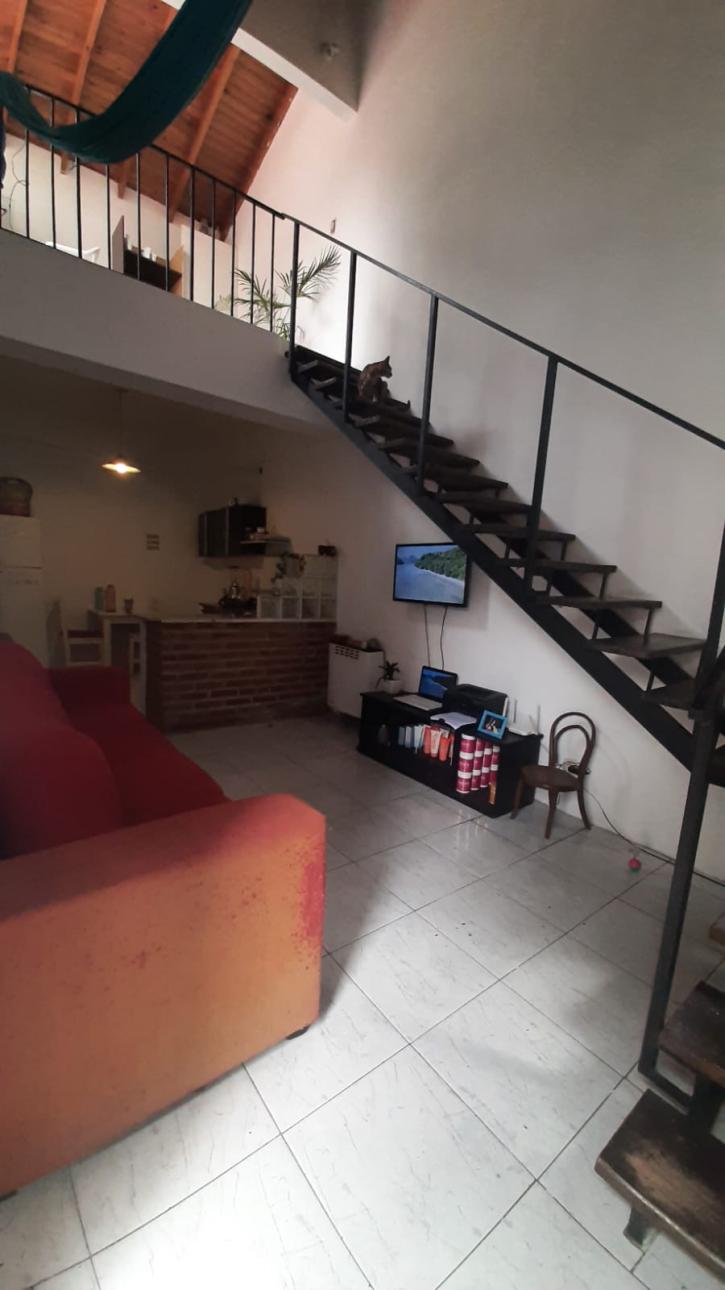 HERMOSA CASA  4 AMBIENTES CON COCHERA