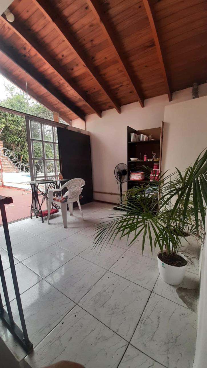 HERMOSA CASA  4 AMBIENTES CON COCHERA
