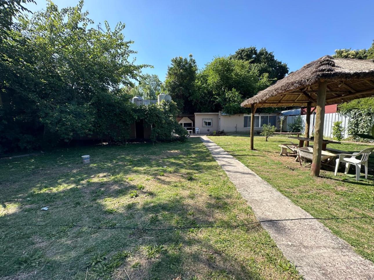 Hermosa casa quinta compuesta por 3 casas en un Lote