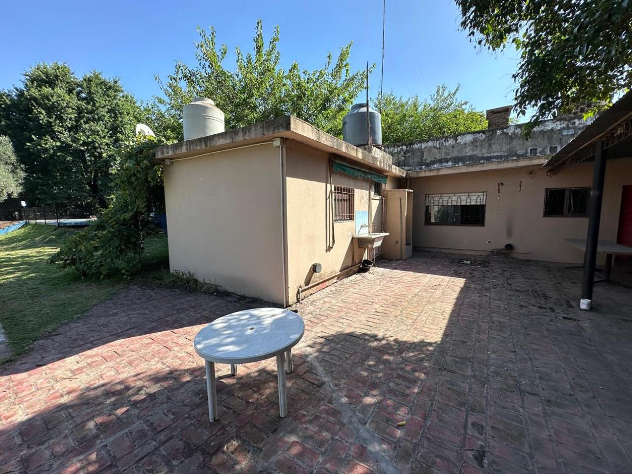 Hermosa casa quinta compuesta por 3 casas en un Lote