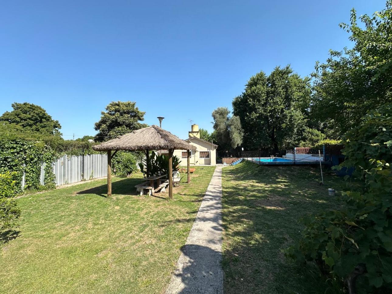 Hermosa casa quinta compuesta por 3 casas en un Lote