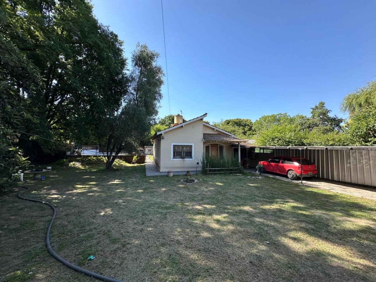 Hermosa casa quinta compuesta por 3 casas en un Lote