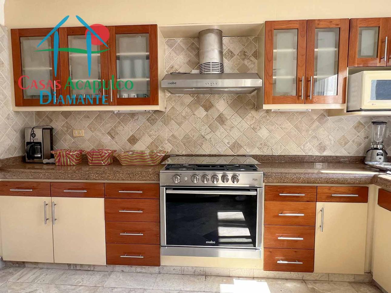 Hermosa casa con Terraza con barra bar y salida al jardín