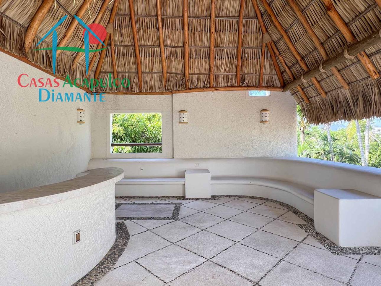Hermosa casa con Terraza con barra bar y salida al jardín