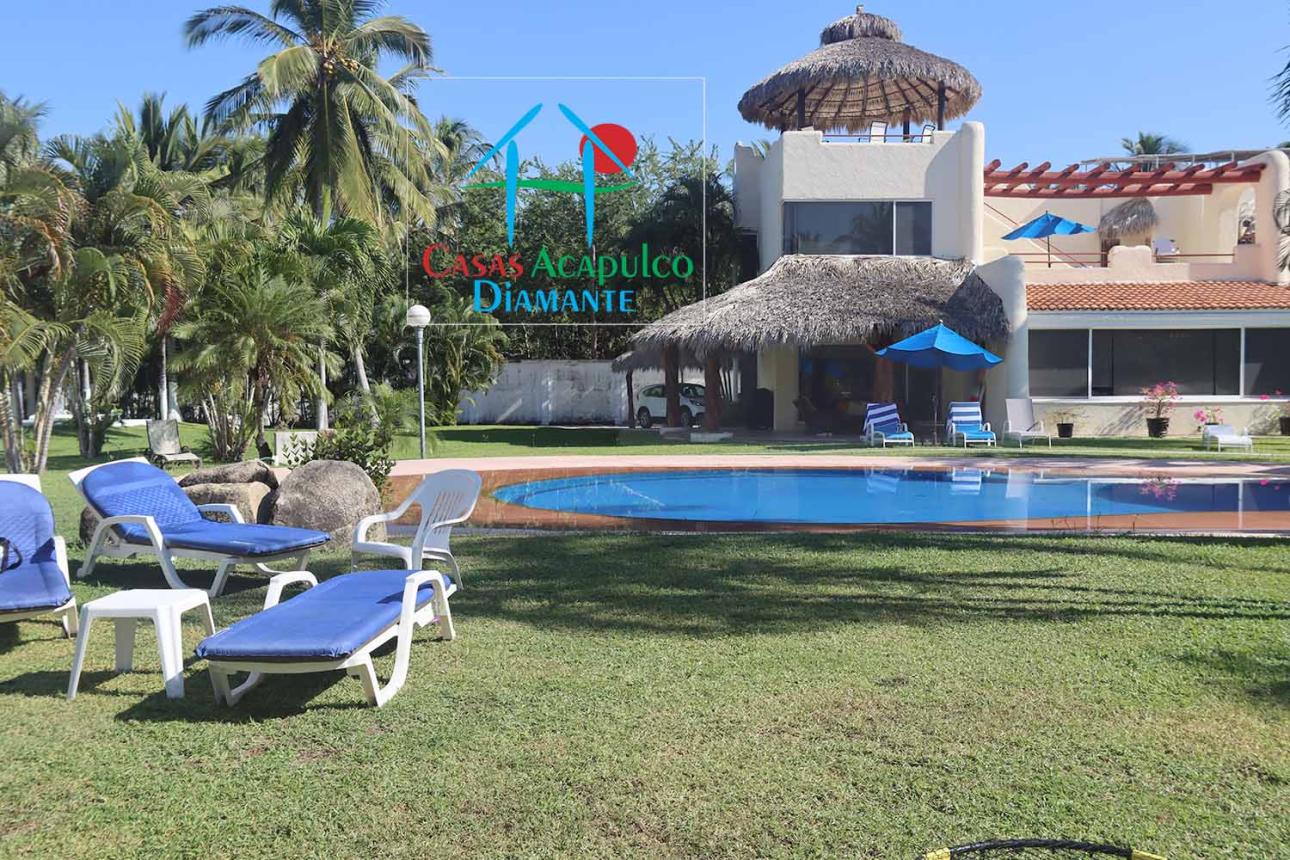 Hermosa casa con Terraza con barra bar y salida al jardín
