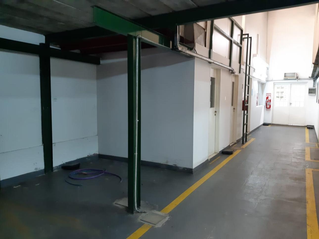 Excelente Oportunidad! Galpón 422 m² Cubiertos y 2 Lotes