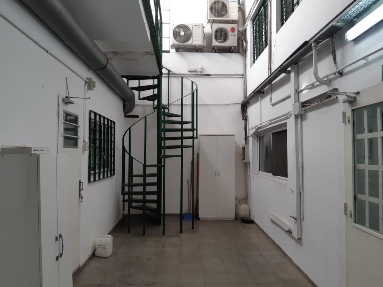 Excelente Oportunidad! Galpón 422 m² Cubiertos y 2 Lotes