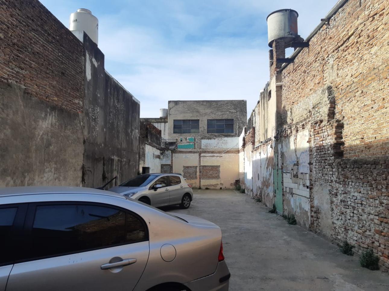 Excelente Oportunidad! Galpón 422 m² Cubiertos y 2 Lotes