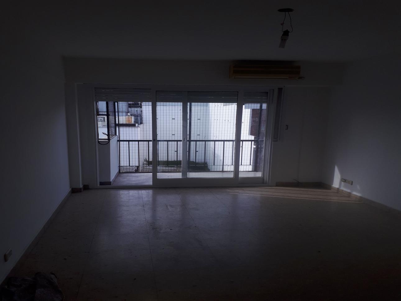 3 ambientes dos baños 60 m2  balcón al frente