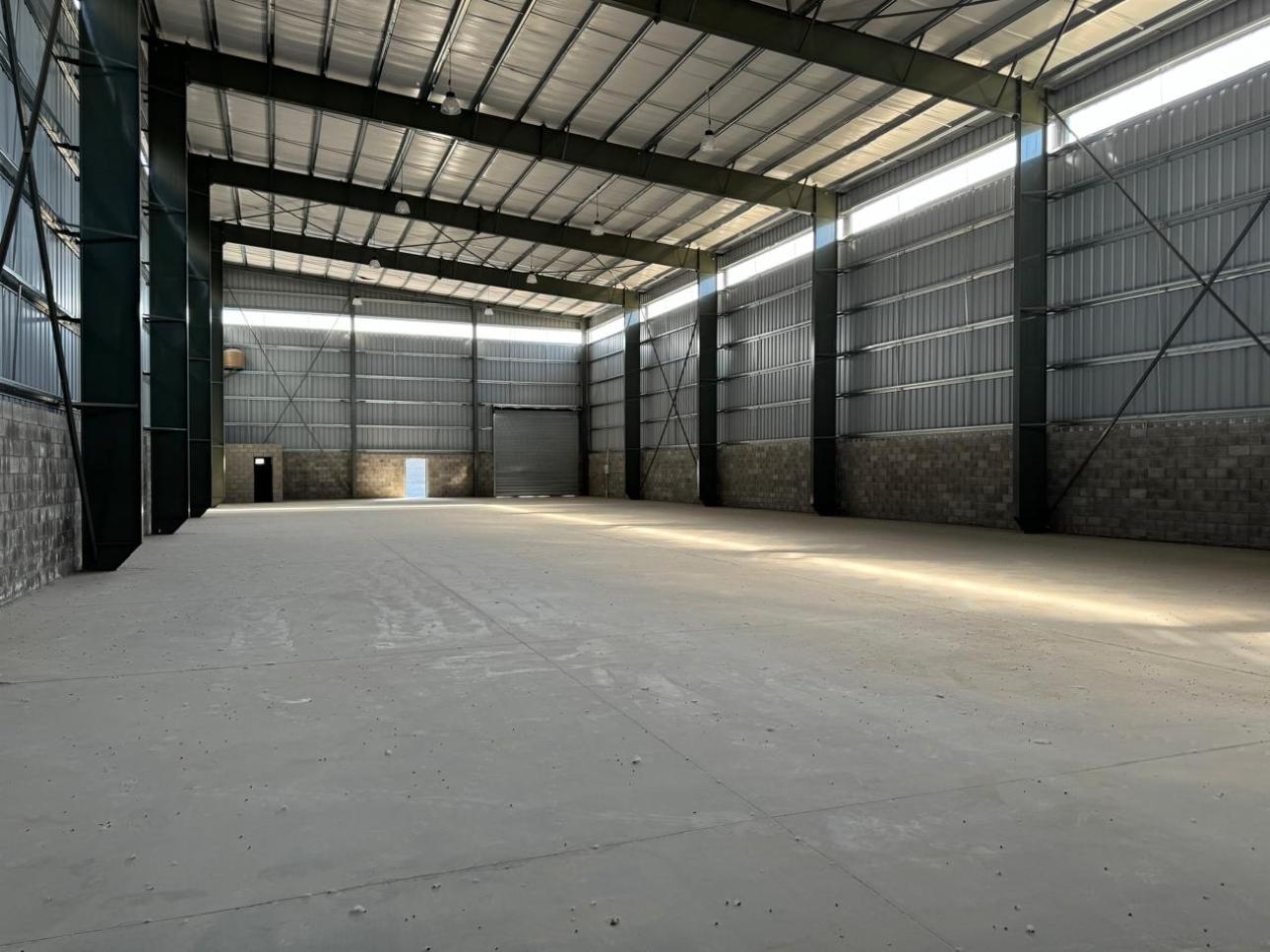 1840 m2 a Estrenar en Parque Industrial
