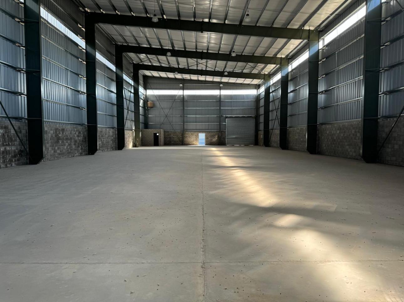 1840 m2 a Estrenar en Parque Industrial