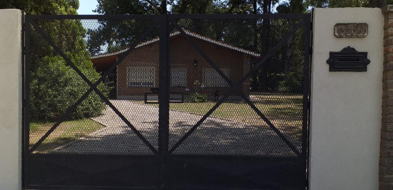Hermosa Quinta en San Vicente, con potencial para comercios