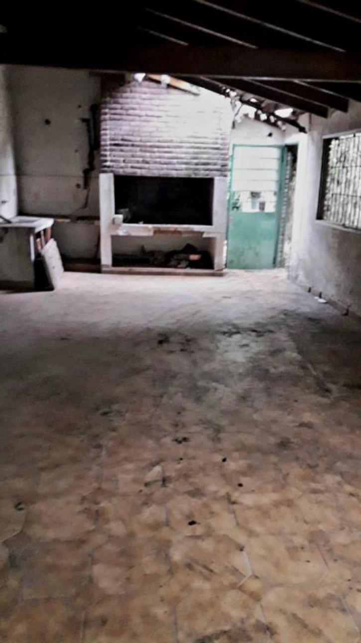 LOTE CON CASA A REFACCIONAR