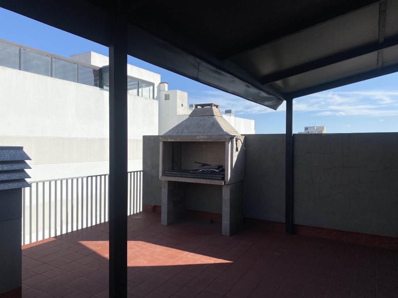 DEPARTAMENTO DOS AMBIENTES CON TERRAZA PRIVADA CON PARRILLA