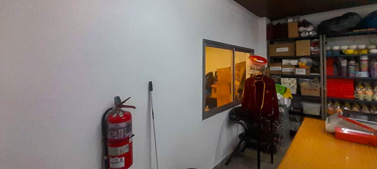 V.BALLESTER LOTE 17X36 GALPON CON VIVIENDA