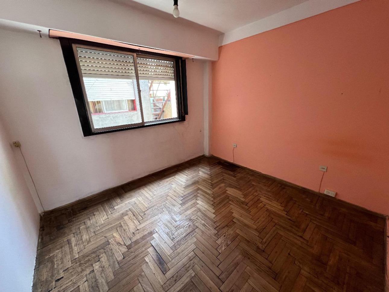AMPLIO DEPARTAMENTO DE 4 AMBIENTES