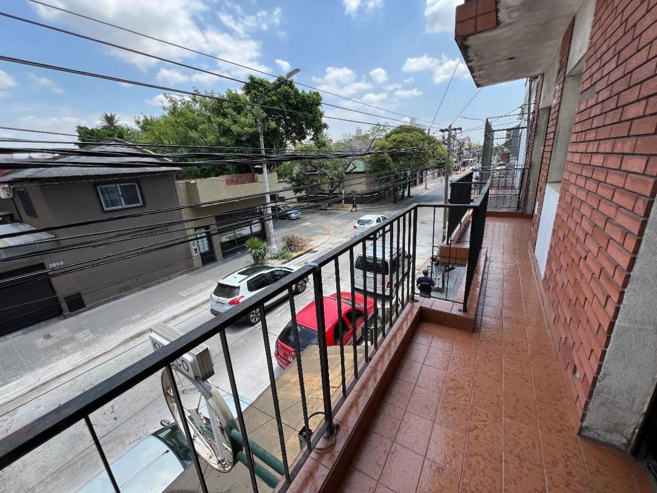 AMPLIO DEPARTAMENTO DE 4 AMBIENTES