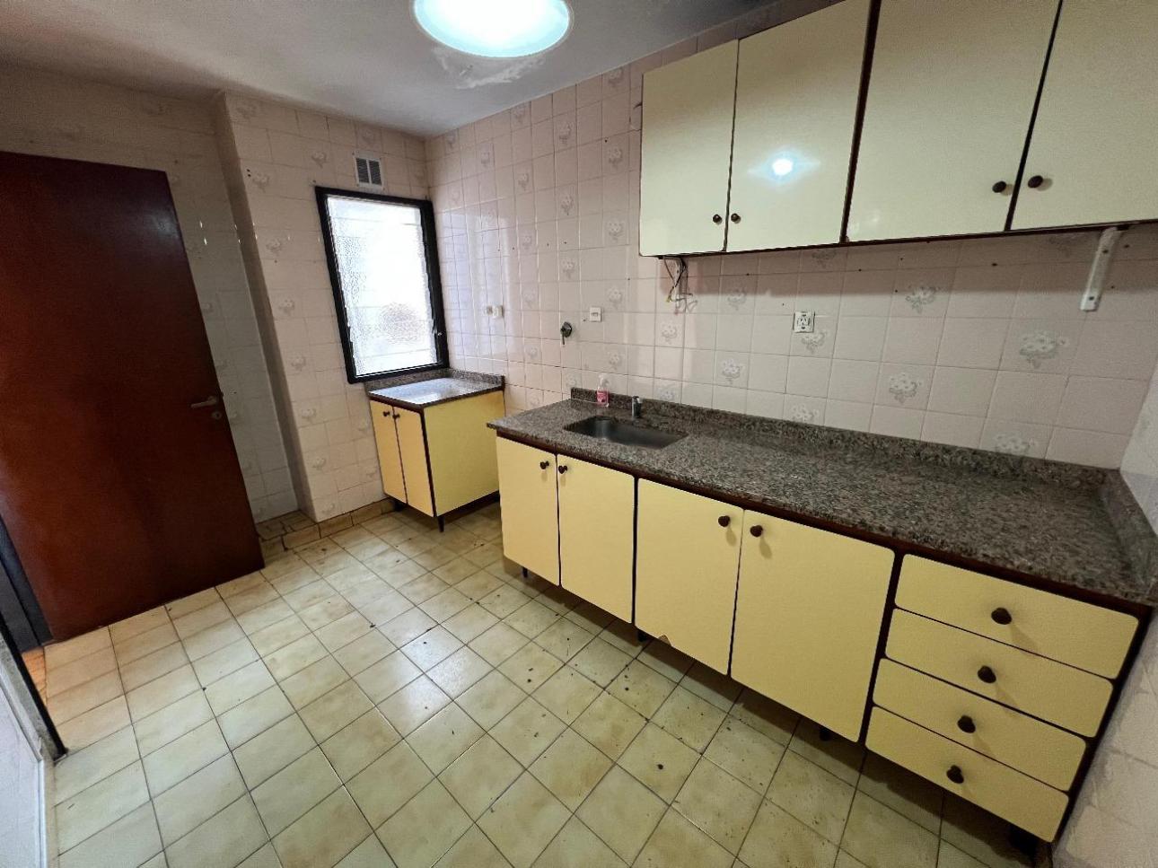 AMPLIO DEPARTAMENTO DE 4 AMBIENTES