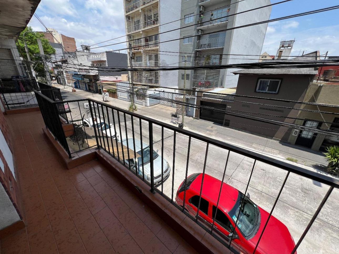 AMPLIO DEPARTAMENTO DE 4 AMBIENTES