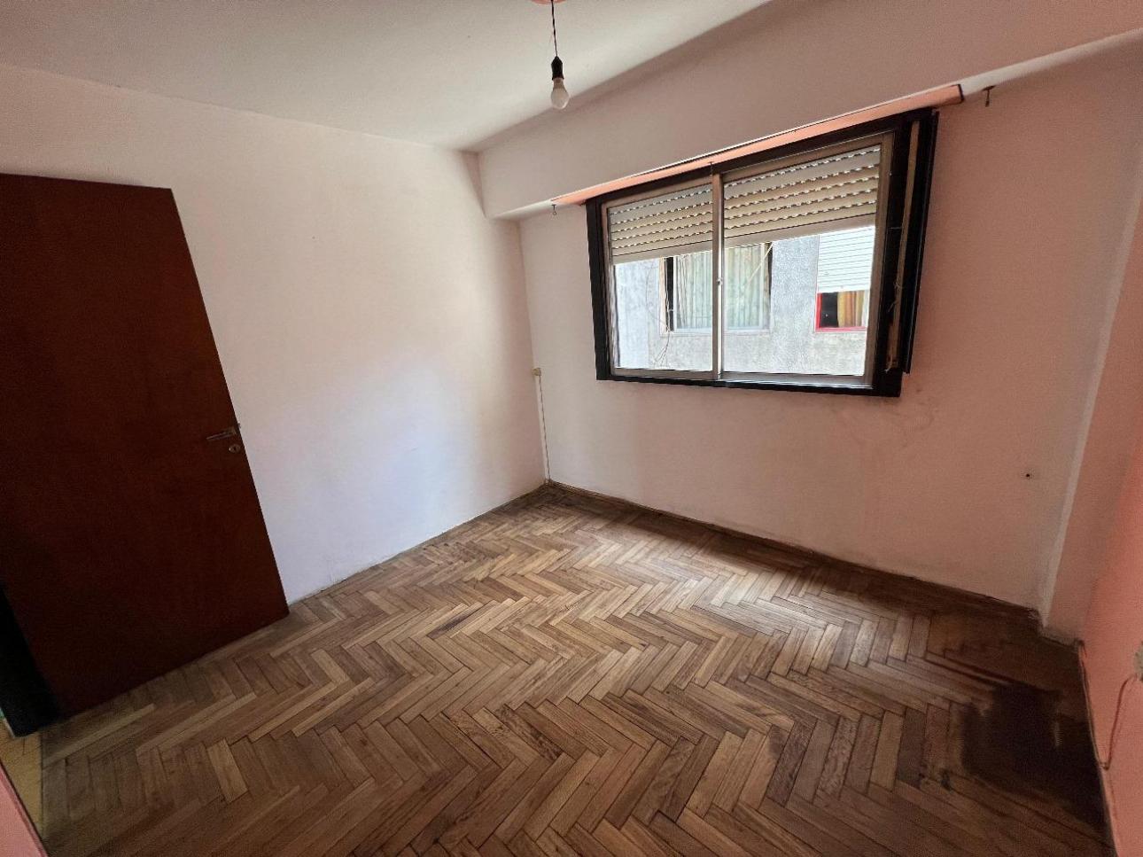 AMPLIO DEPARTAMENTO DE 4 AMBIENTES