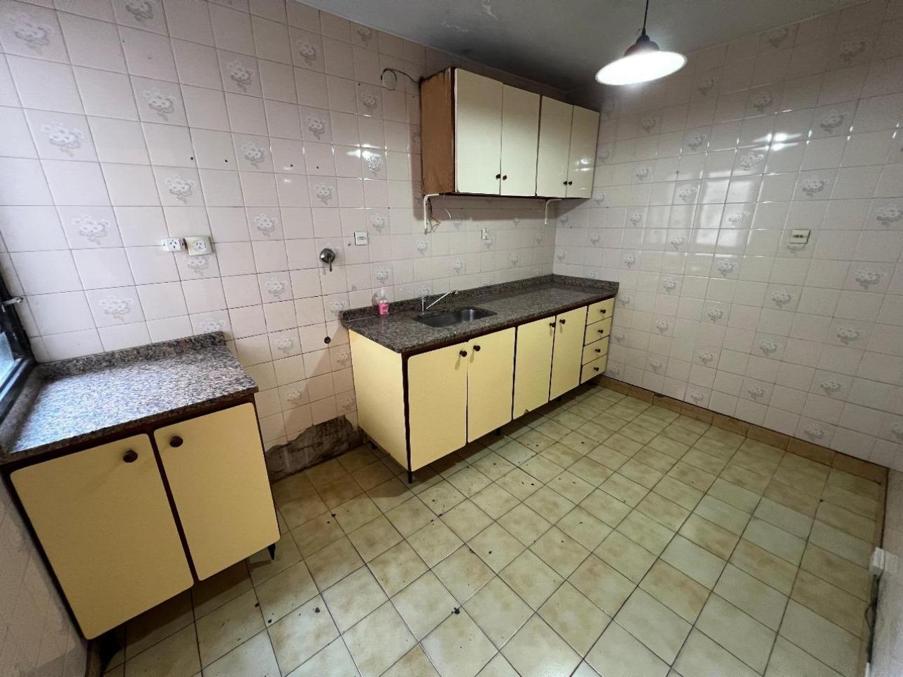 AMPLIO DEPARTAMENTO DE 4 AMBIENTES