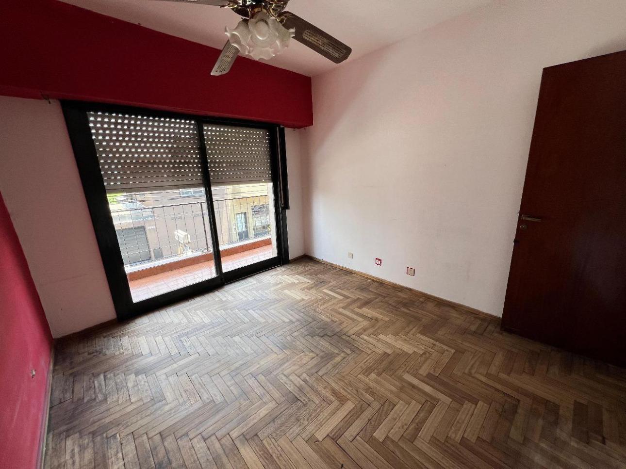 AMPLIO DEPARTAMENTO DE 4 AMBIENTES