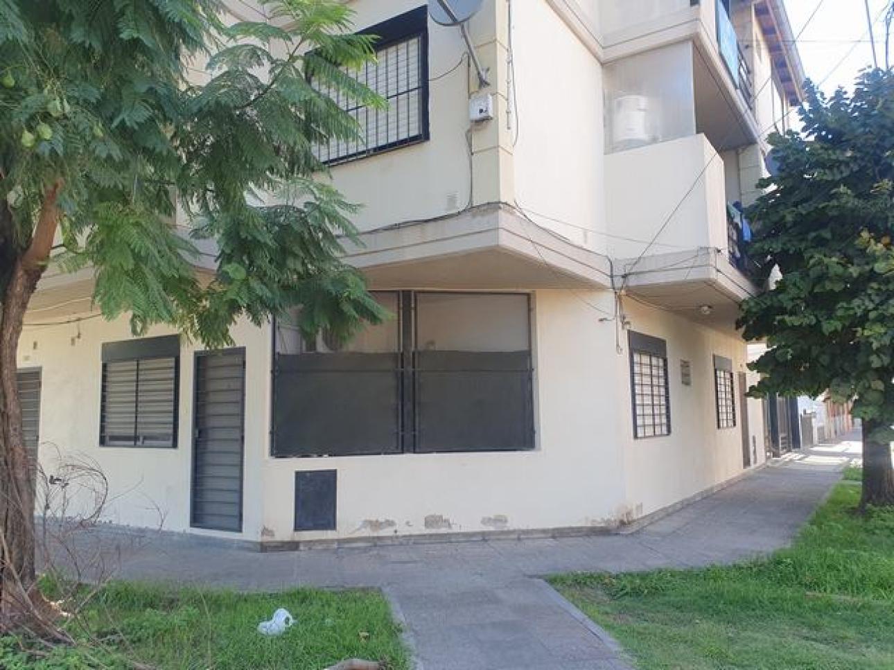 DEPARTAMENTO 2 AMB CON PATIO + COCHERA DOBLE ILLA BOSCH