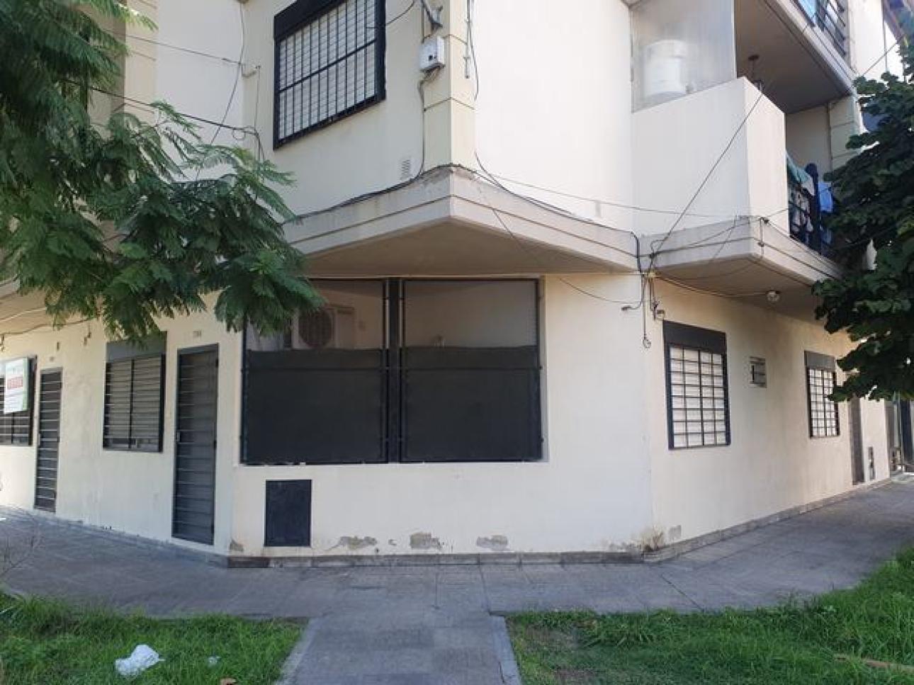 DEPARTAMENTO 2 AMB CON PATIO + COCHERA DOBLE ILLA BOSCH