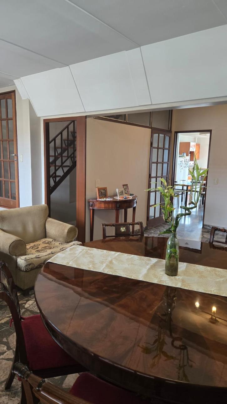 CASA REMODELADA EN PRIMER PISO 2 PLANTAS