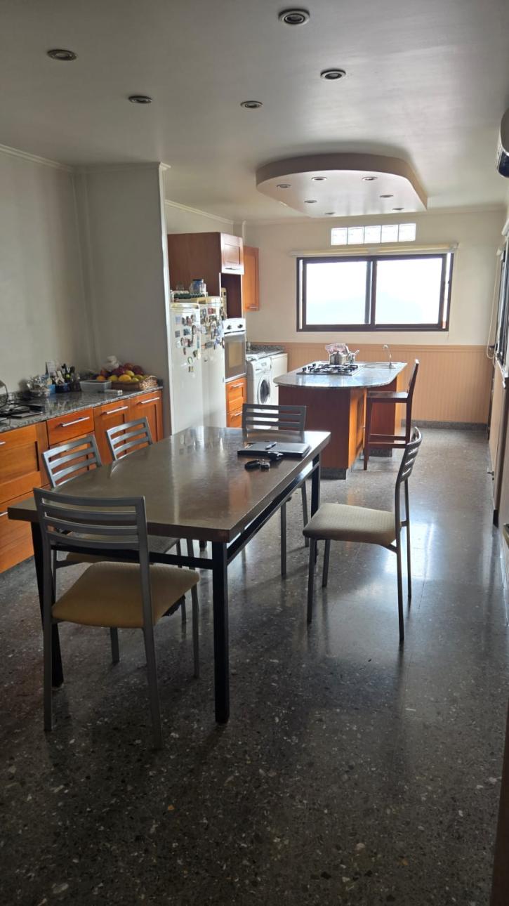 CASA REMODELADA EN PRIMER PISO 2 PLANTAS