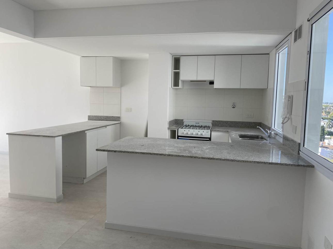 DEPARTAMENTO DE TRES AMBIENTES CON TERRAZA PRIVADA