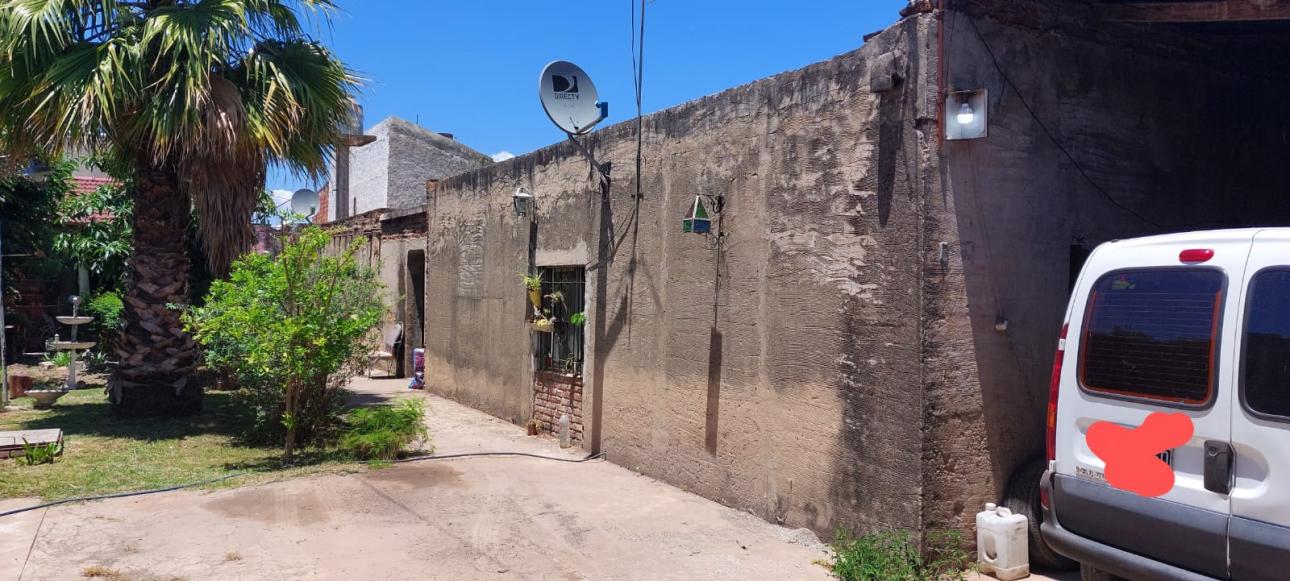 DOS CASAS EN VENTA - CALLE CASTAÑON AL 3.100, R.CASTILLO