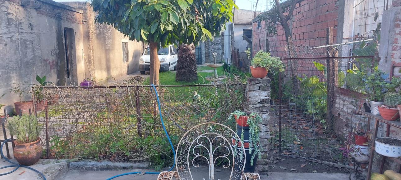 DOS CASAS EN VENTA - CALLE CASTAÑON AL 3.100, R.CASTILLO