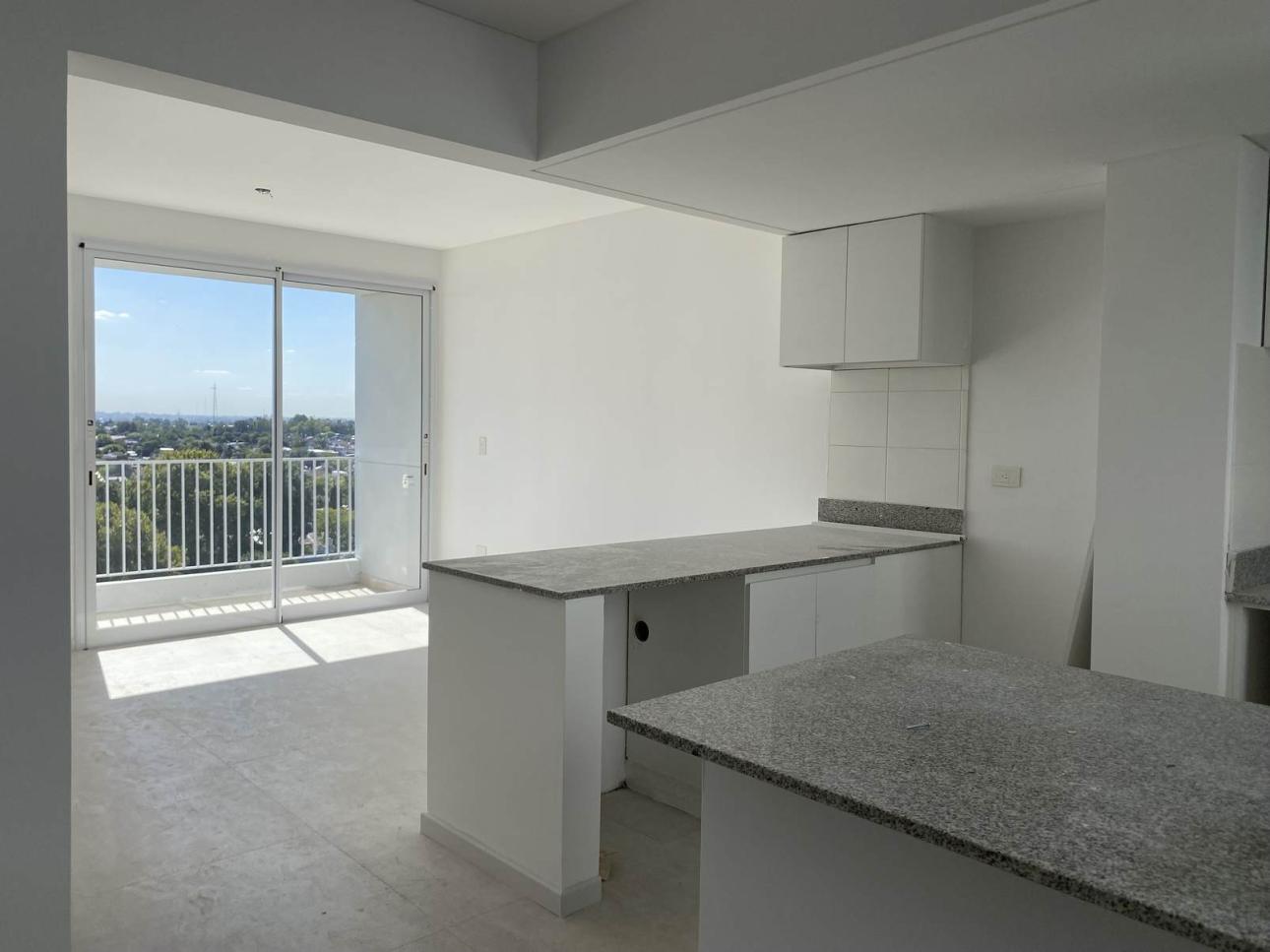 DEPARTAMENTO DE TRES AMBIENTES CON TERRAZA PRIVADA