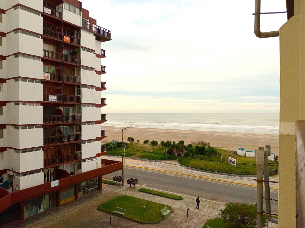 VENDIDO LUMINOSO MONOAMBIENTE CON VISTA AL MAR