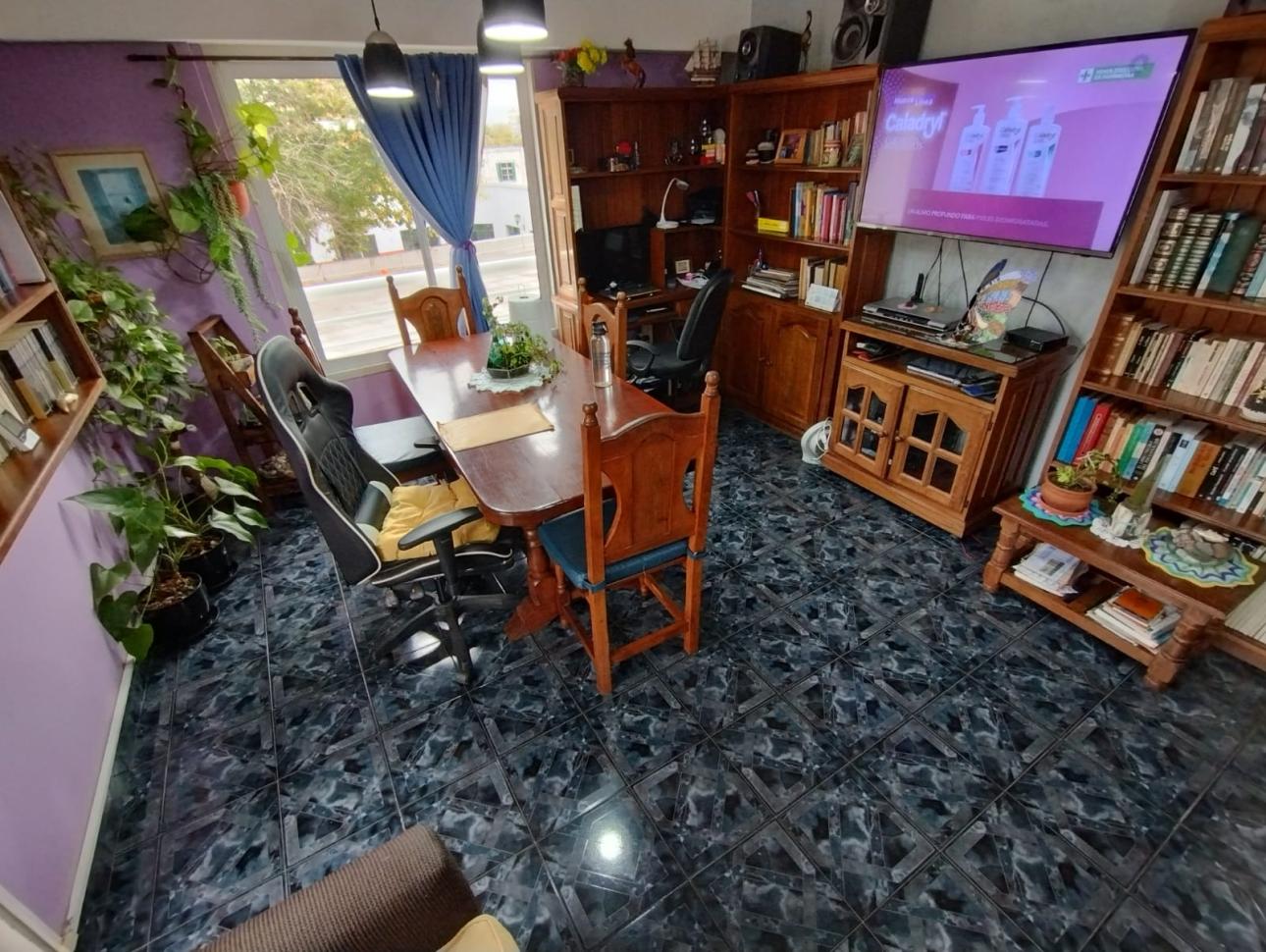 Excelente Departamento 4 ambientes contrafrente con balcón.