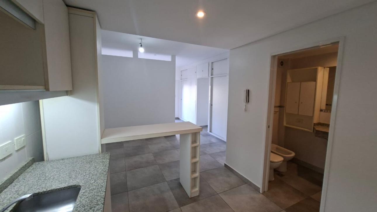 MONOAMBIENTE DIVIDIDO CON BALCON