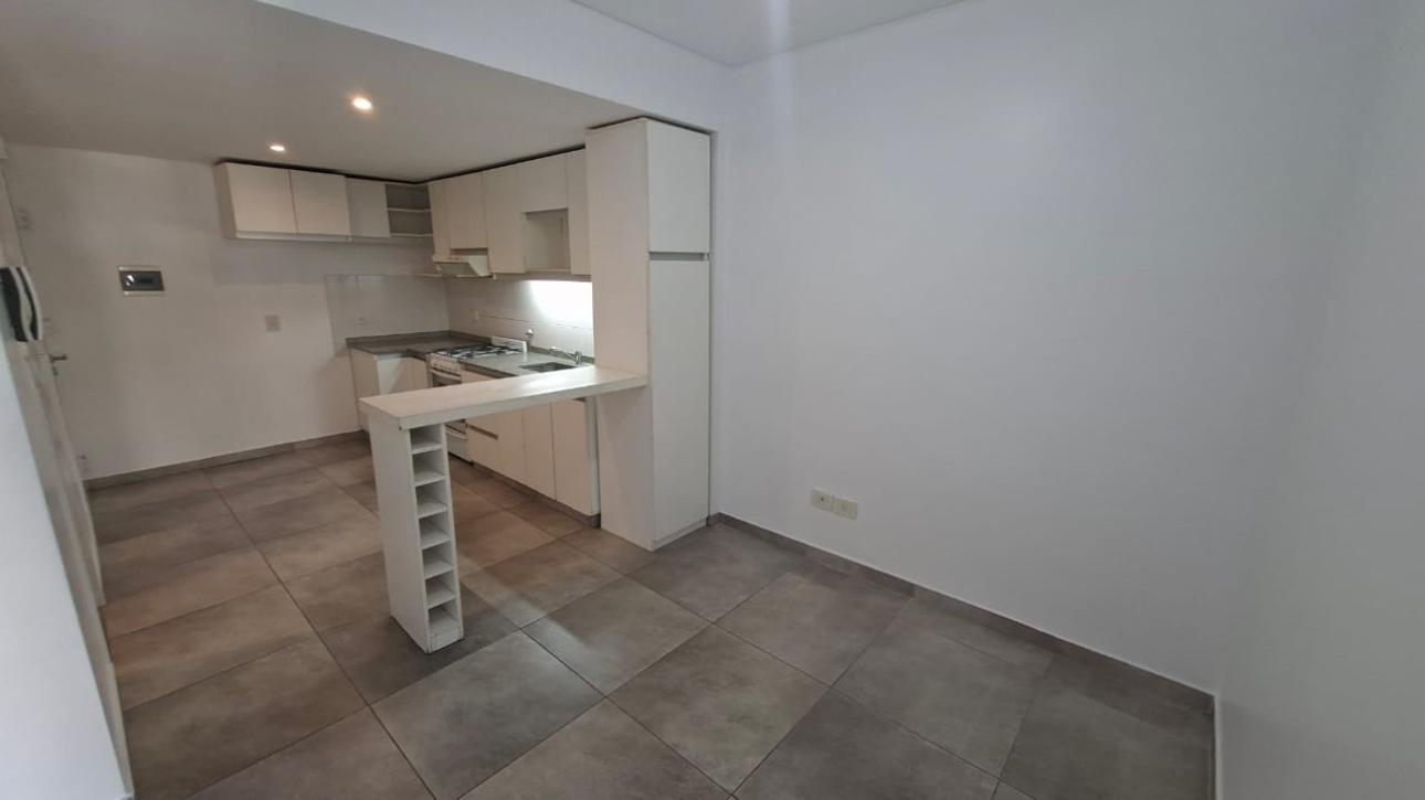 MONOAMBIENTE DIVIDIDO CON BALCON