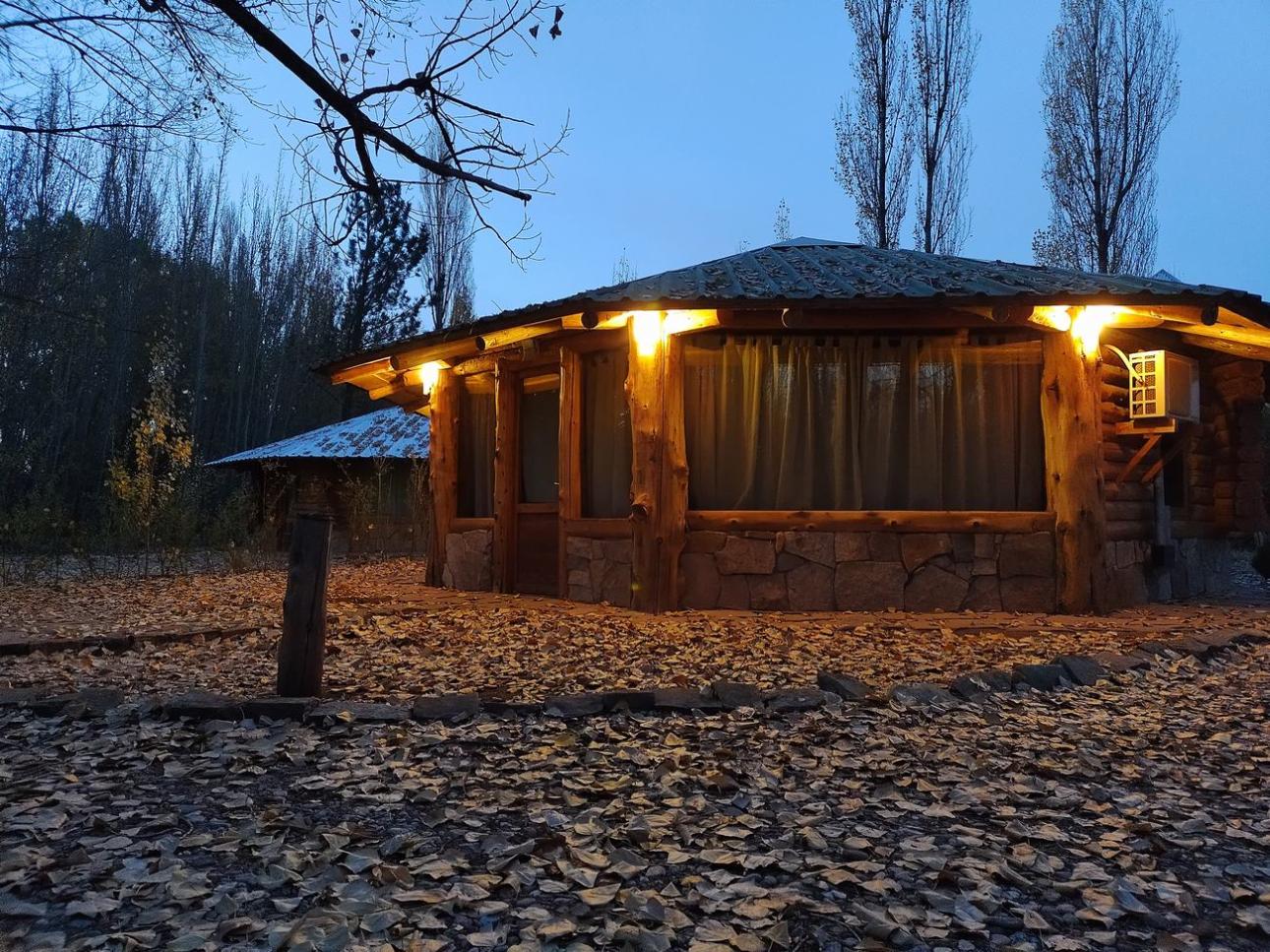HERMOSO COMPLEJO DE 5 CABAÑAS EN MALARGUE MENDOZA