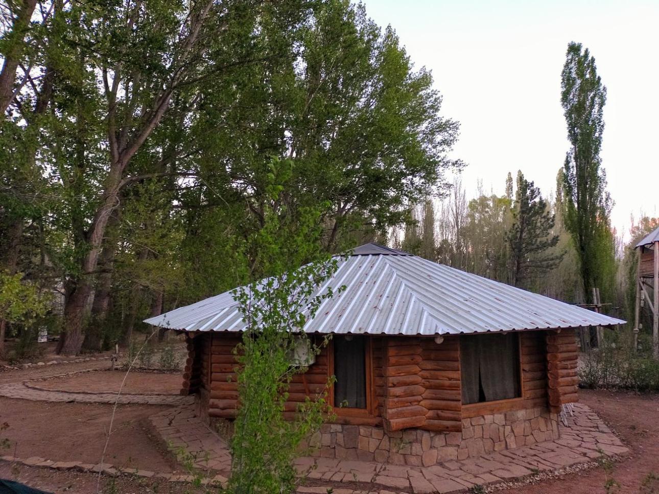 HERMOSO COMPLEJO DE 5 CABAÑAS EN MALARGUE MENDOZA