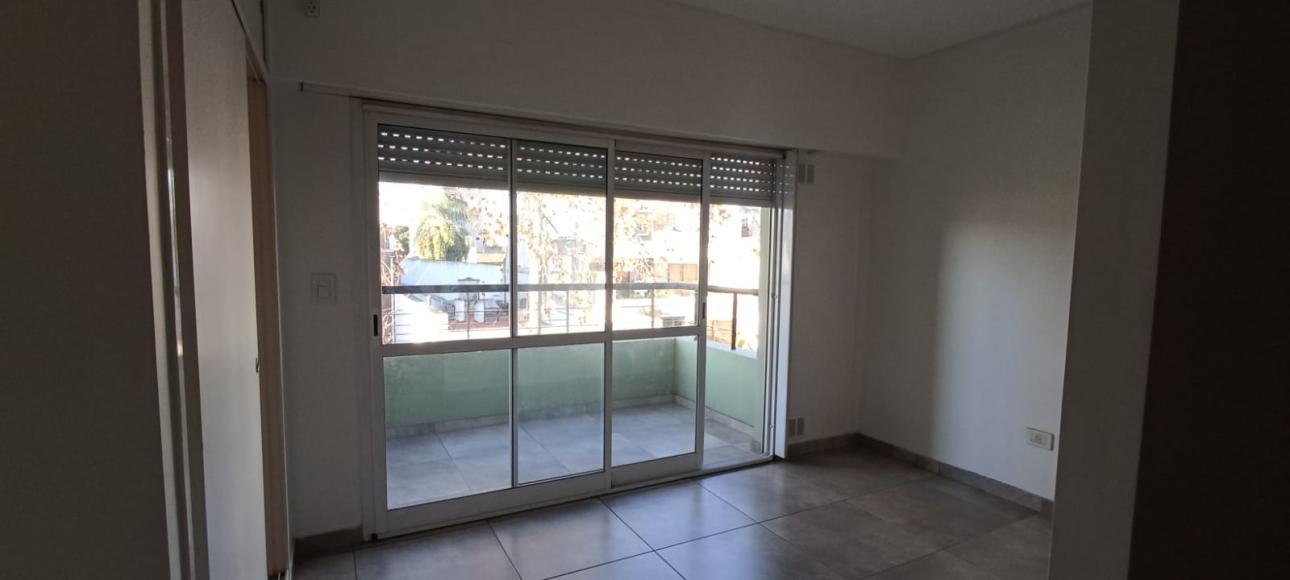 MONOAMBIENTE DIVIDIDO CON BALCON