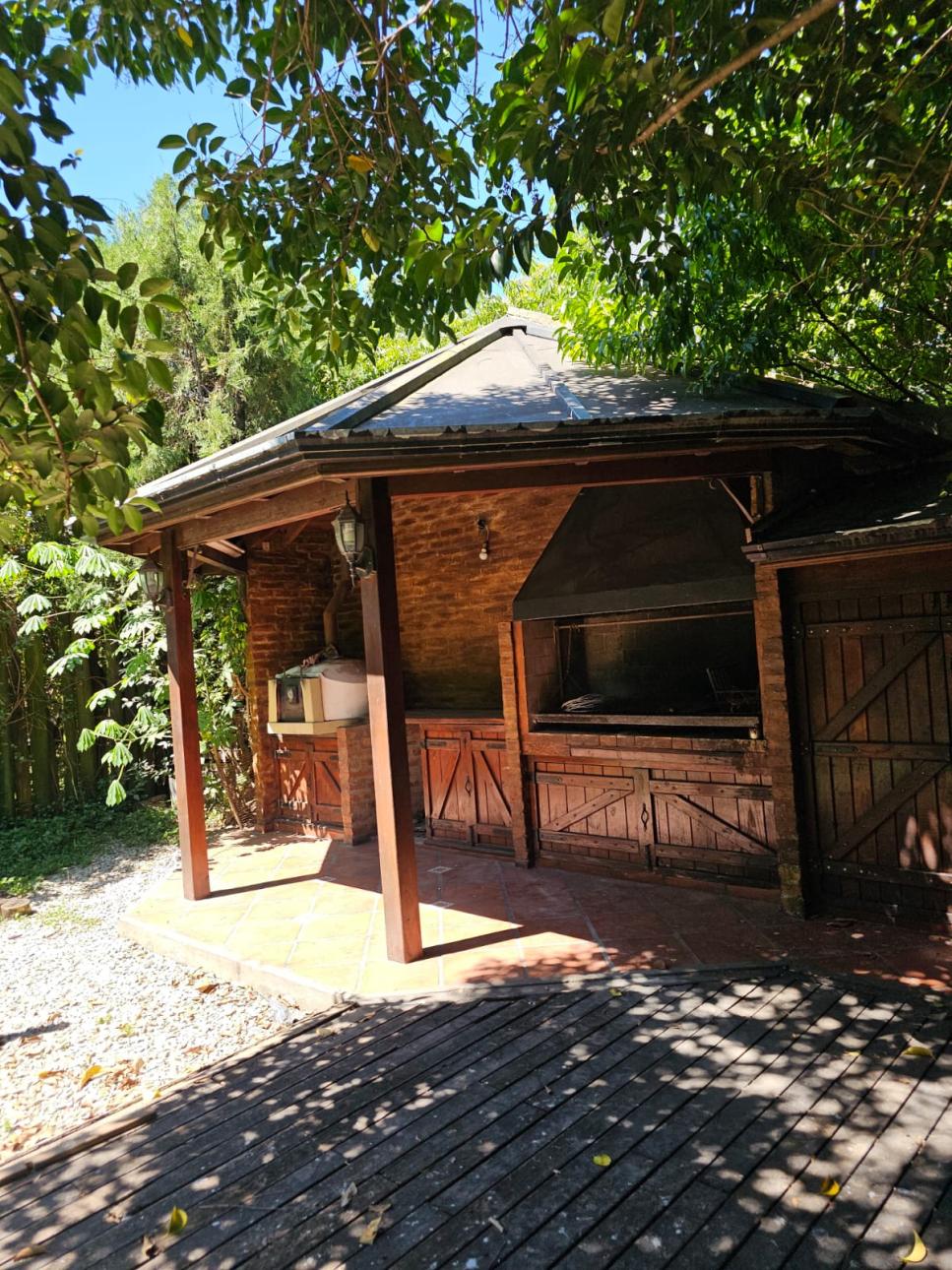 Hermosa casa en Glew, barrio los Aromos