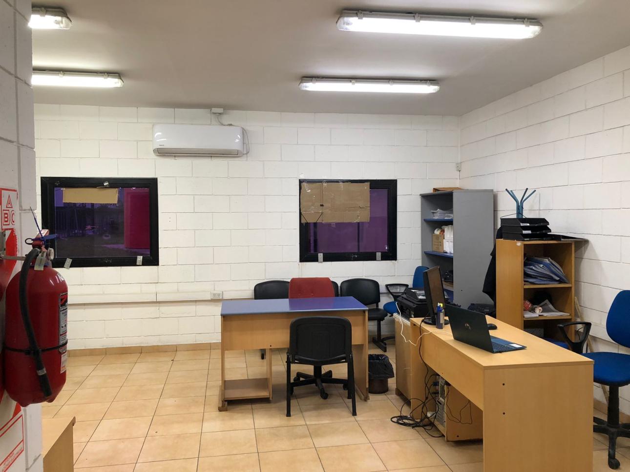 Excelente Nave 3130 m2 C/playa Maniobras - Área de Promoción