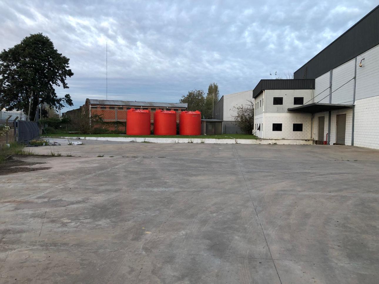 Excelente Nave 3130 m2 C/playa Maniobras - Área de Promoción